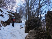 38 Proseguiamo pestando neve